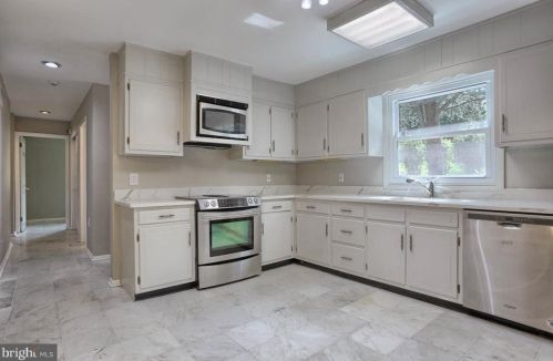 838 Kiehl Dr, Lemoyne PA  17043-1205 exterior