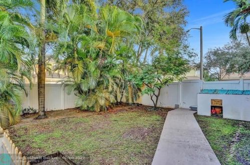 13305 32nd St, Hollywood FL 33027-3911 exterior