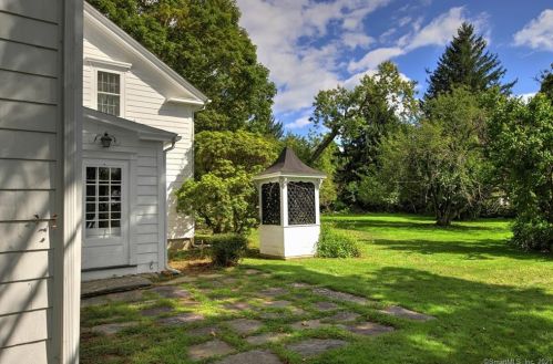 354 Moose Hill Rd, Upper Stepney CT  06468-2404 exterior
