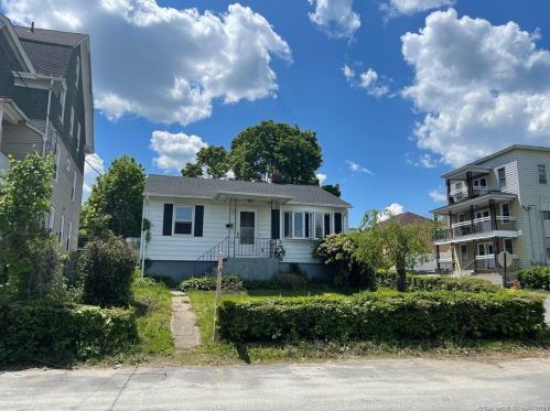 668 Wilson St, Waterbury, CT 06708-4131