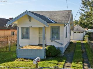 6425 71st Ave, Portland, OR 97206-6545