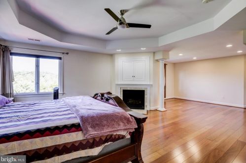 20405 Crimson Pl, Leesburg VA 20175-6362 exterior