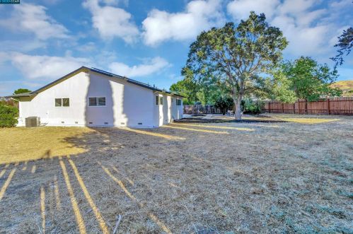 1177 Coad Ct, West Pittsburg CA  94565-6204 exterior