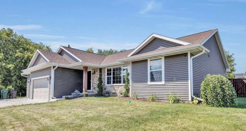 3692 Evergreen Ave, Green Bay, WI 54313-7418