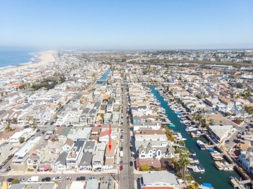 315 33rd St, Newport Beach CA  92663-3131 exterior