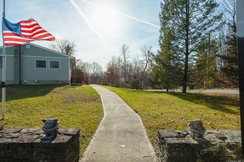 142 Pleasant View Rd, Pleasant Valley, NY 12569-7215