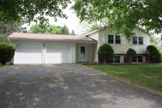 8 Marco Polo Dr, Newtonville, NY 12110-3039
