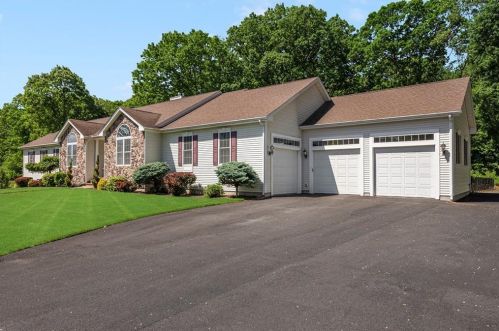 7 Winterberry Rd, Lincoln, RI 02865-4735