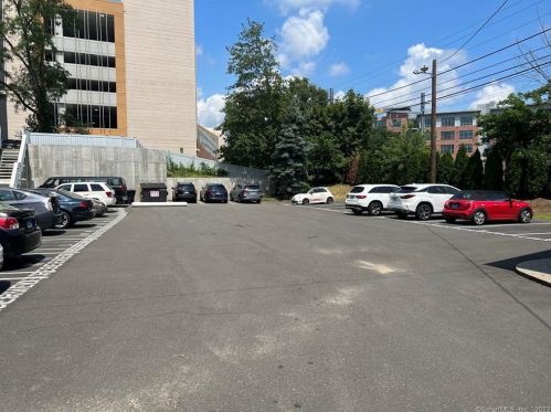 32 Pine St, Norwalk, CT 06854-2257