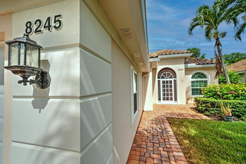 8245 Palm Hammock Ln, Hobe Sound FL 33455-8230 exterior