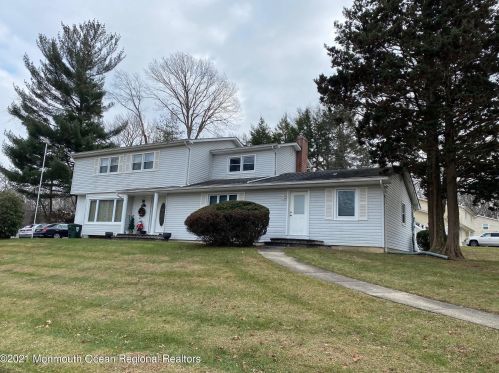 19 Longfellow Ter, Morganville, NJ 07751-1464