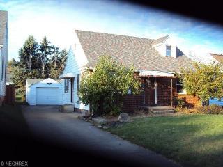 1627 32nd St, Canton, OH 44709-2804