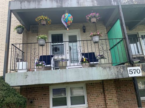570 Broadway, Lynbrook NY  11563-3945 exterior