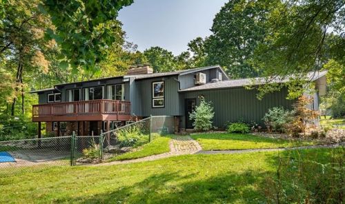 737 Fairfield Dr, Hermitage, PA 16148-1563