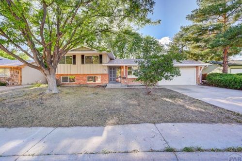 45 Normandy Cir, Pueblo, CO 81001-1936