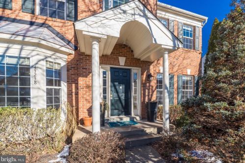 43258 Meadowood Ct, Leesburg VA  20176-5128 exterior