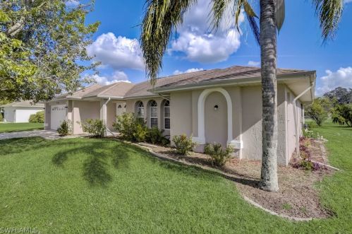579 Charwood Ave, Lehigh Acres, FL 33974-5955