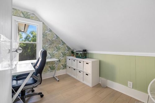 38 Violet St, Windsor CT 06095-4308 exterior