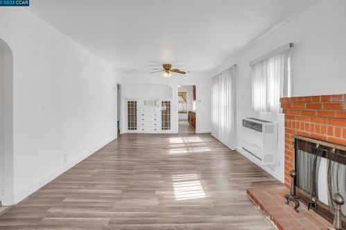 8100 Hillside St, Oakland CA 94603-1921 exterior