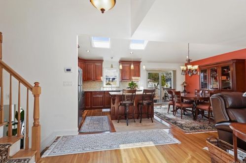 6 Hilltop Ln, White Plains, NY 10607-1709