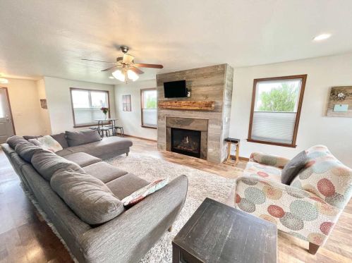 401 Sweetflag Ave, Fond Du Lac WI  54935-1875 exterior