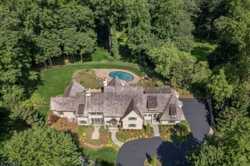 7 Stevens Rd, Bernardsville, NJ 07924-1022