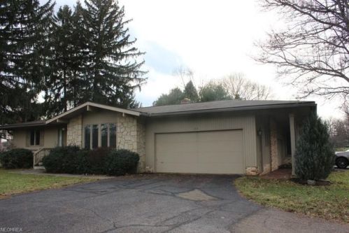 120 Tonawanda Trl, Hartville, OH 44632-9421