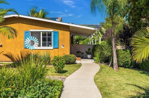 691 Beacon Ct, Vista, CA 92083-3345