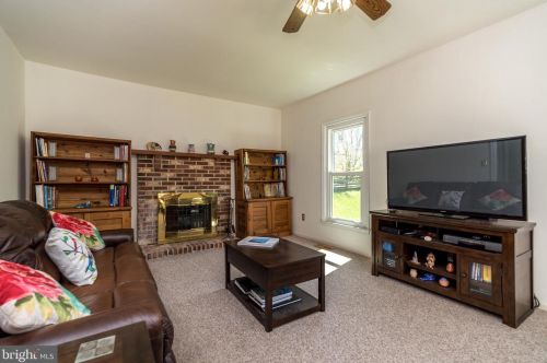 106 Claremont Dr, Lansdale PA 19446-6359 exterior