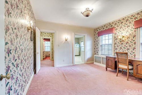 82 Spg St, Metuchen NJ 08840-2318 exterior