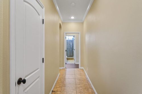 1050 Straightaway Ct, Oceanside CA  92057-1949 exterior