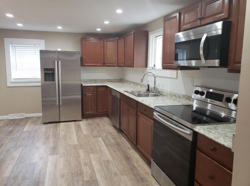 18 Brook St, Derry NH  03038-2603 exterior