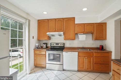 6367 Buffie Ct, Springfield VA  22015-3404 exterior