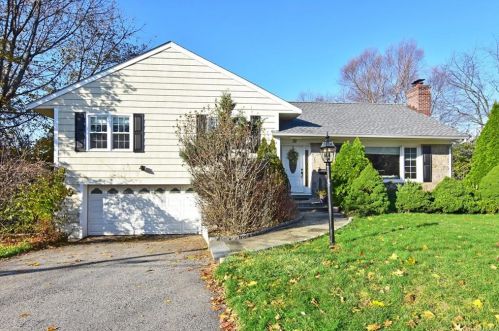 22 Manger Cir, New Rochelle, NY 10803-2628