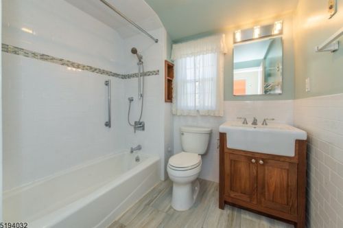 13 Potter Ct, Montclair NJ  07043-1514 exterior