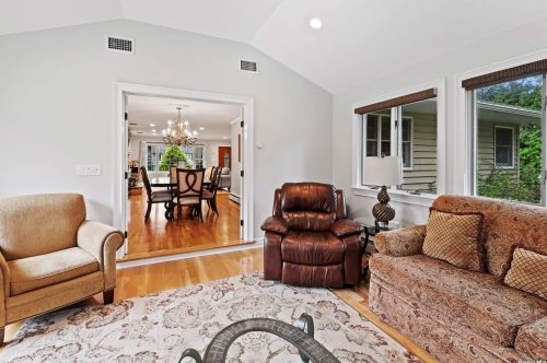 96 Vanderbilt Blvd, Oakdale NY  11769-2033 exterior