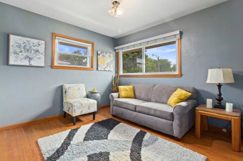 6240 Kinnickinnic Riv Pkwy, Milwaukee WI 53219-3010 exterior