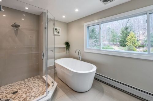 19 Marisa Ct, West Milford NJ  07480-3000 exterior