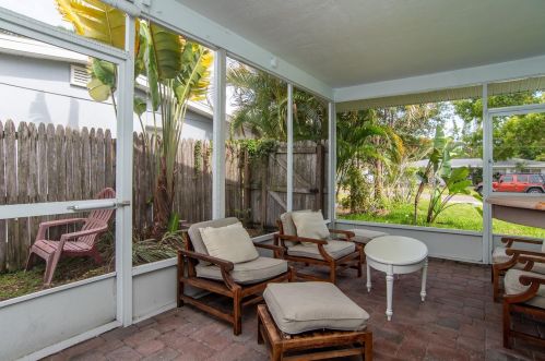 735 42nd Ave, Saint Petersburg FL  33703-4636 exterior