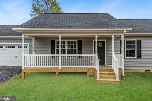 230 Hughes St, Woodstock, VA 22664-1759