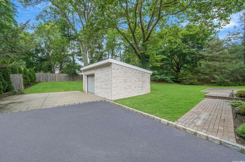 53 Rogues Path, Huntington Station NY  11746-2736 exterior