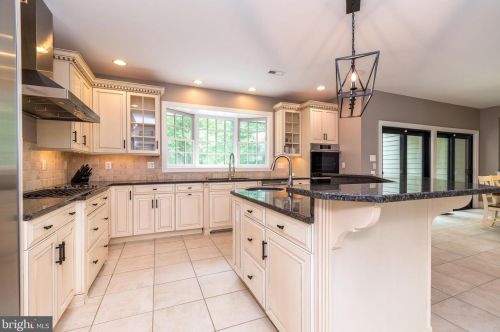 10 Devonshires Ct, Blue Bell PA  19422-2560 exterior