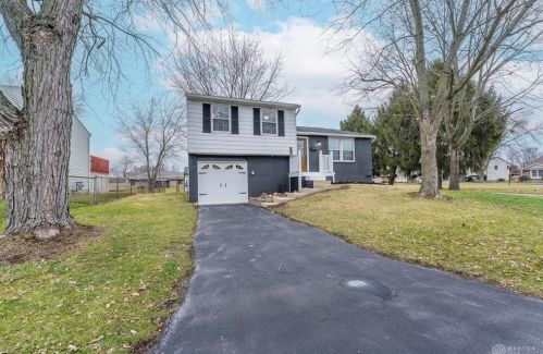 180 Woburn Farm Cir, Englewood OH  45322-3425 exterior