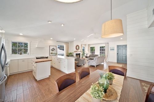 220 Palm Lk Dr, Sanibel FL 33957-5601 exterior