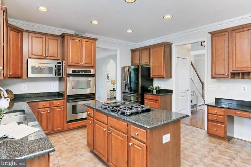 14286 Chalfont Dr, Haymarket VA  20169-2632 exterior