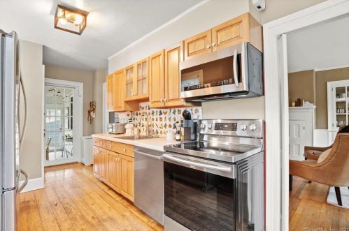 1970 Huntington Tpke, Bridgeport CT  06611-5117 exterior
