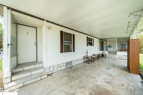 449 Dolphin Cir, Sebastian, FL 32976-2593