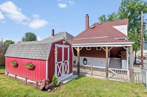 2033 Leishman Ave, New Kensington, PA 15068-4266
