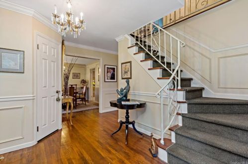 28 Penny Ln, Scarsdale, NY 10583-3210