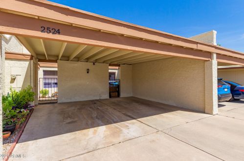 2524 Eugie Ave, Phoenix, AZ 85029-1407